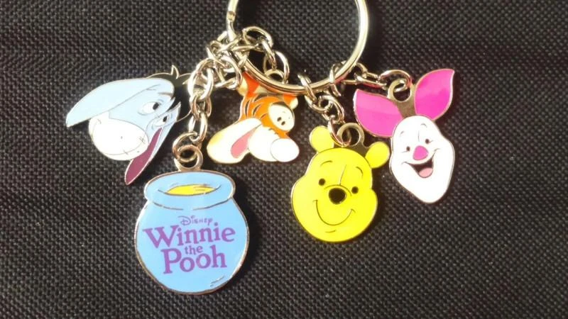 Porte clés métal disney disneyland paris : winnie & ses amis